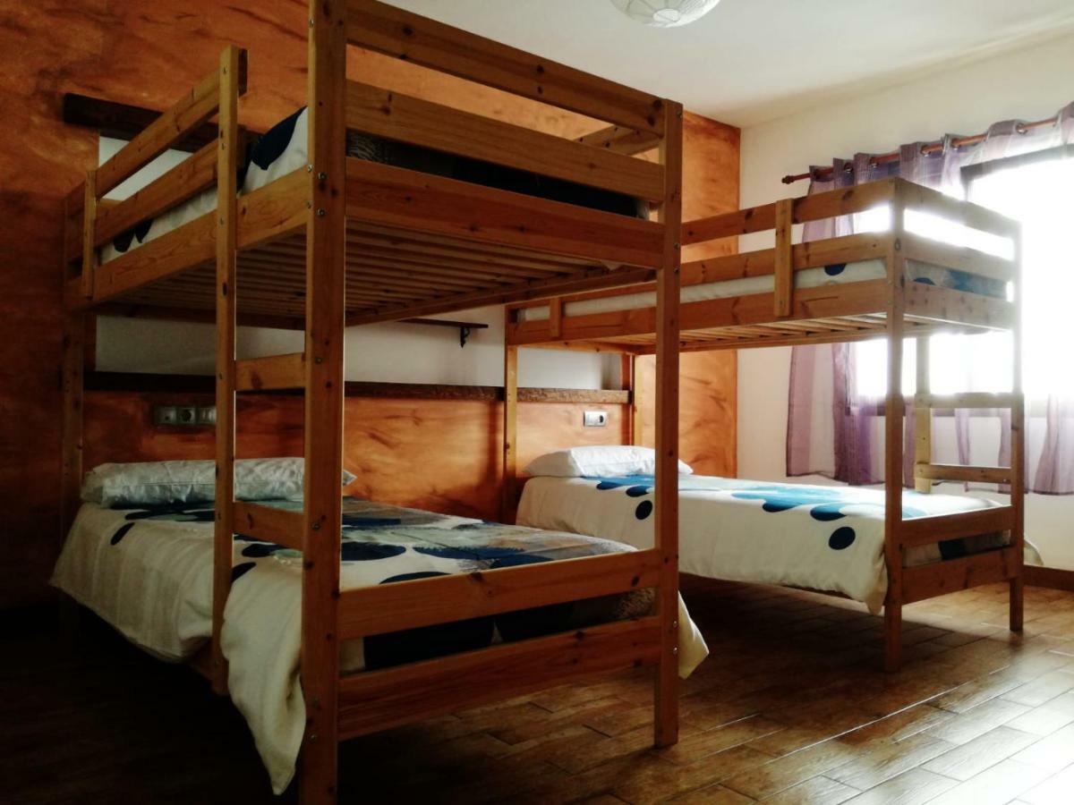 Surfhouse Hostel Famara Caleta De Famara Dış mekan fotoğraf