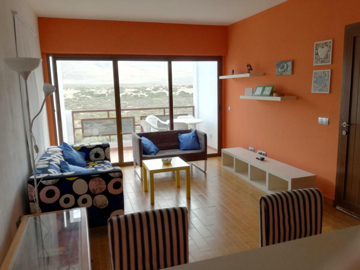 Surfhouse Hostel Famara Caleta De Famara Dış mekan fotoğraf